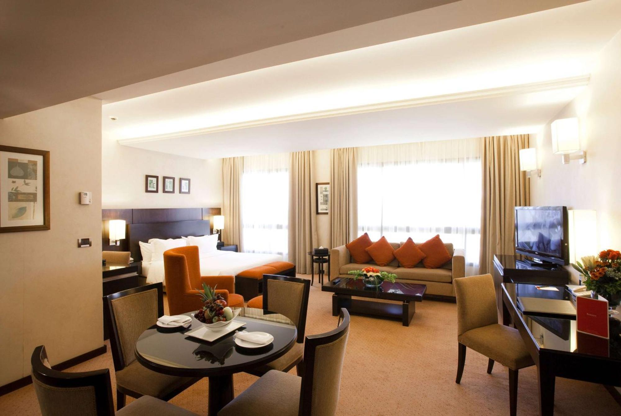 Готель Ramada Plaza By Wyndham Beirut Raouche Екстер'єр фото