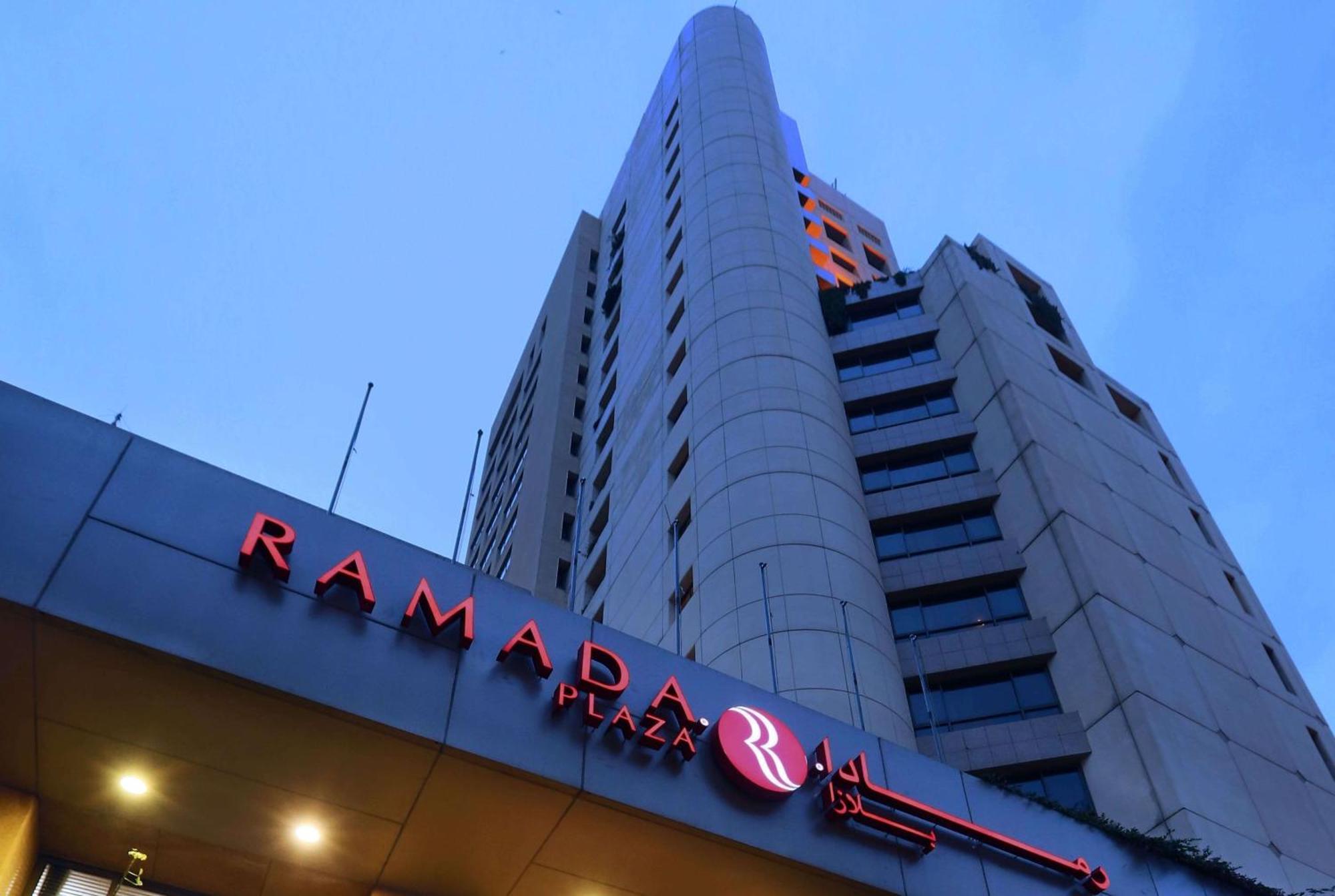 Готель Ramada Plaza By Wyndham Beirut Raouche Екстер'єр фото
