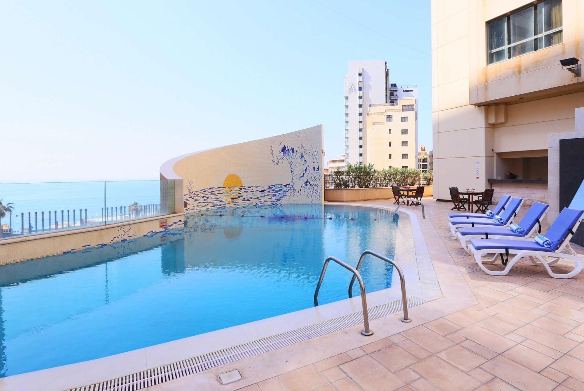 Готель Ramada Plaza By Wyndham Beirut Raouche Екстер'єр фото