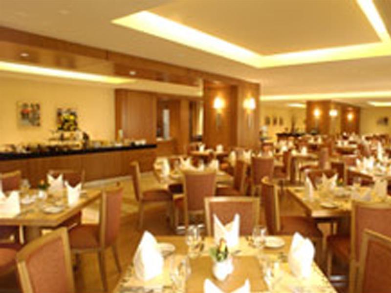Готель Ramada Plaza By Wyndham Beirut Raouche Екстер'єр фото