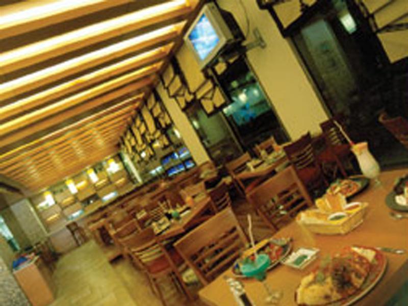 Готель Ramada Plaza By Wyndham Beirut Raouche Екстер'єр фото