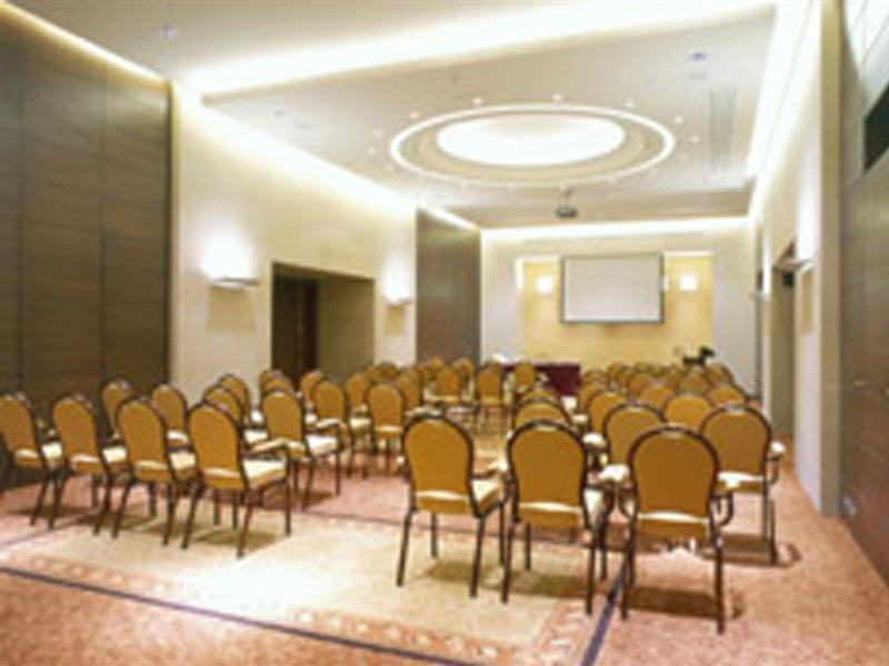 Готель Ramada Plaza By Wyndham Beirut Raouche Екстер'єр фото