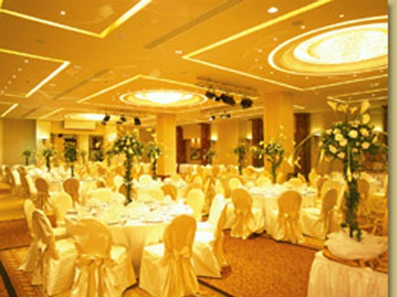 Готель Ramada Plaza By Wyndham Beirut Raouche Екстер'єр фото