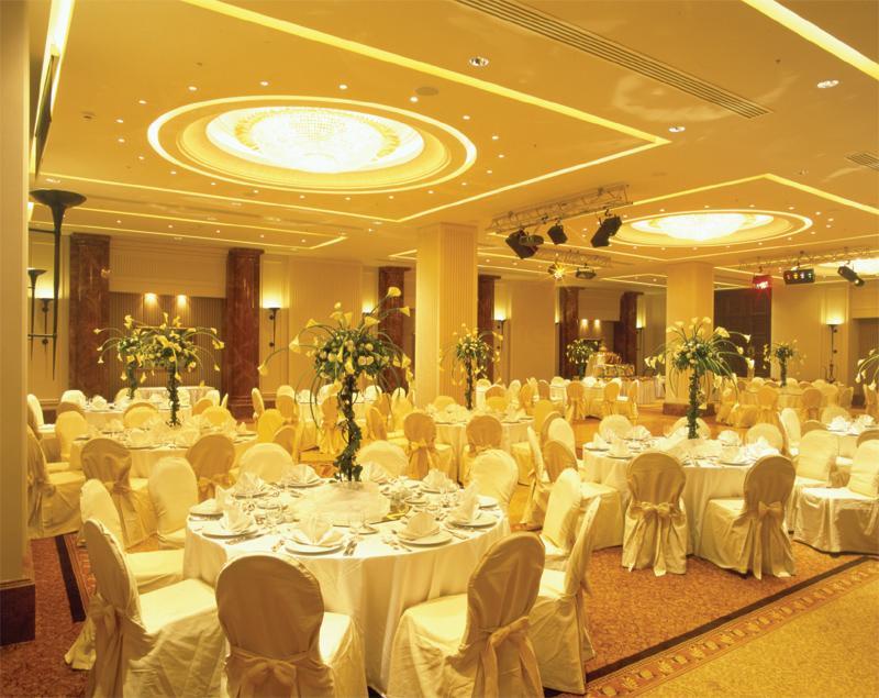 Готель Ramada Plaza By Wyndham Beirut Raouche Екстер'єр фото