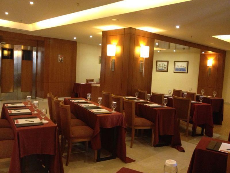 Готель Ramada Plaza By Wyndham Beirut Raouche Екстер'єр фото