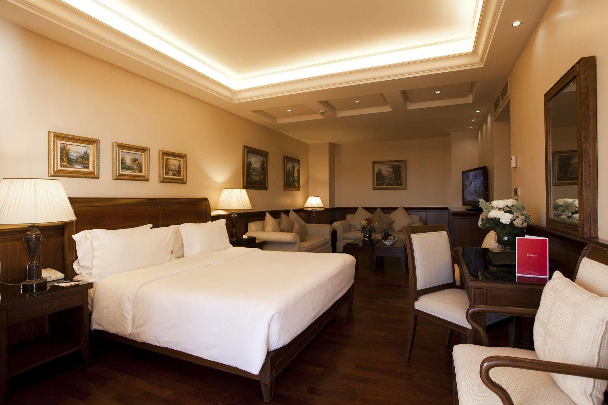 Готель Ramada Plaza By Wyndham Beirut Raouche Екстер'єр фото