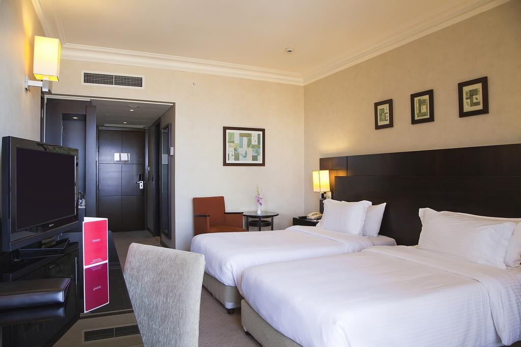 Готель Ramada Plaza By Wyndham Beirut Raouche Екстер'єр фото