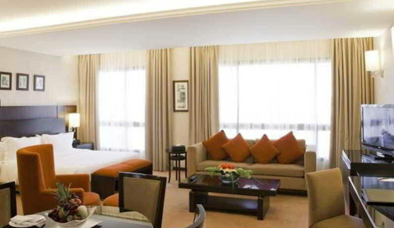 Готель Ramada Plaza By Wyndham Beirut Raouche Екстер'єр фото